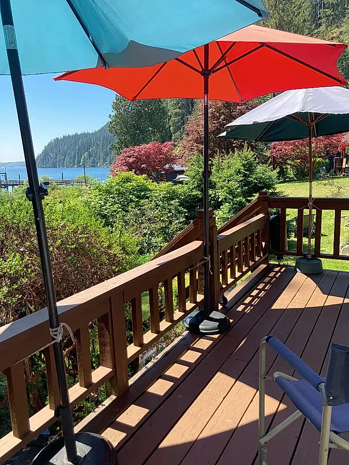Waterfront Beach House for Sale in Metro Vancouver Regional District, British Columbia, Canada