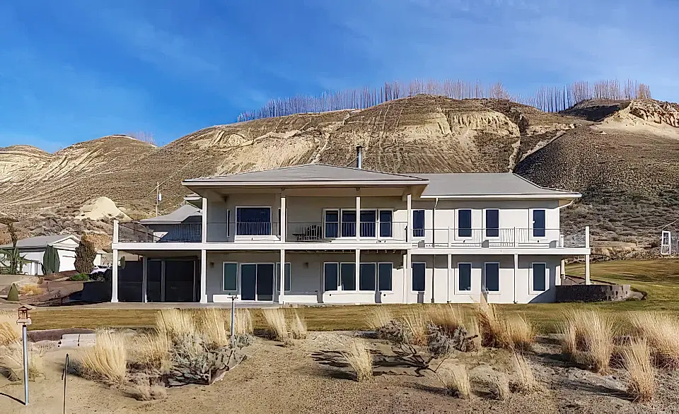 Riverfront Home for Sale in Pasco, Washington, USA
