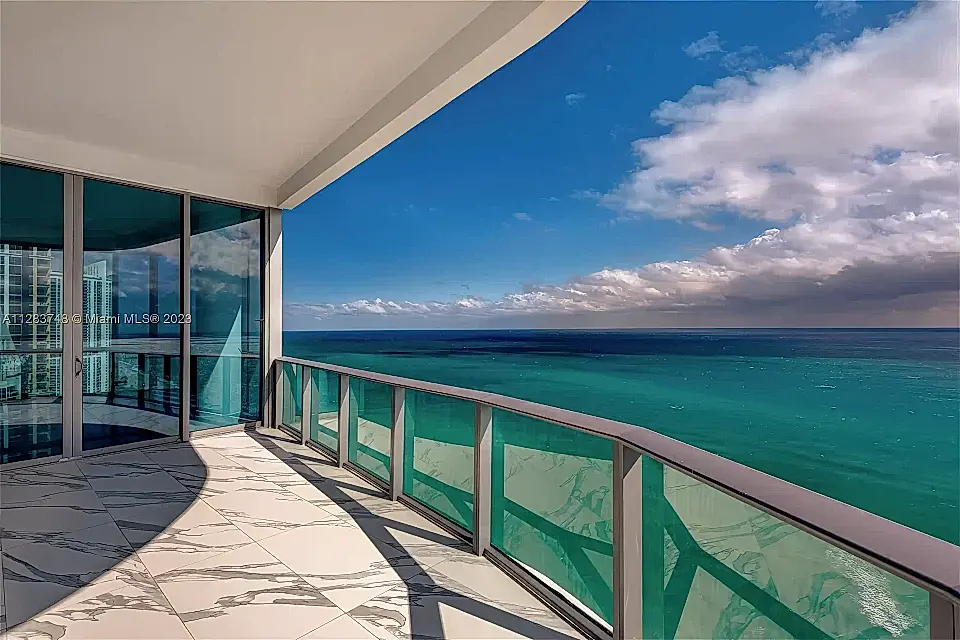 Condo for Sale in Sunny Isles Beach, Florida, USA