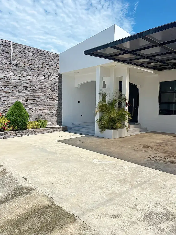 Beach Home for Sale in Sucre, Manabi, Ecuador