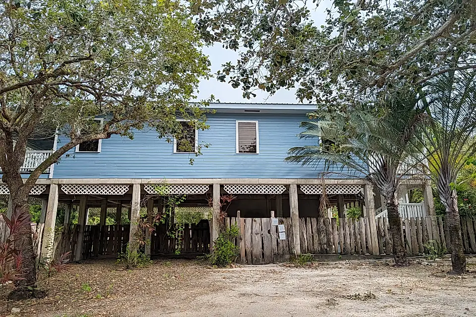 Home for Sale in Stann Creek, Belize