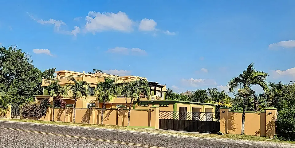 Home/Business Property for Sale in Latin America, Corozal, Belize