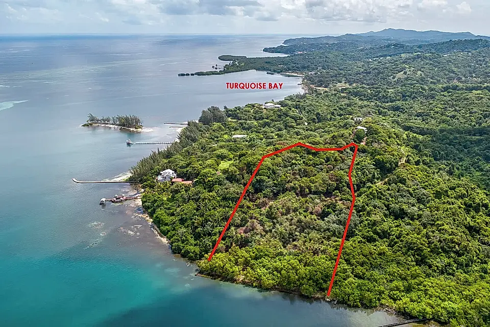 Oceanfront Acreage for Sale in Jose Santos Guardiola, Bay Islands, Honduras