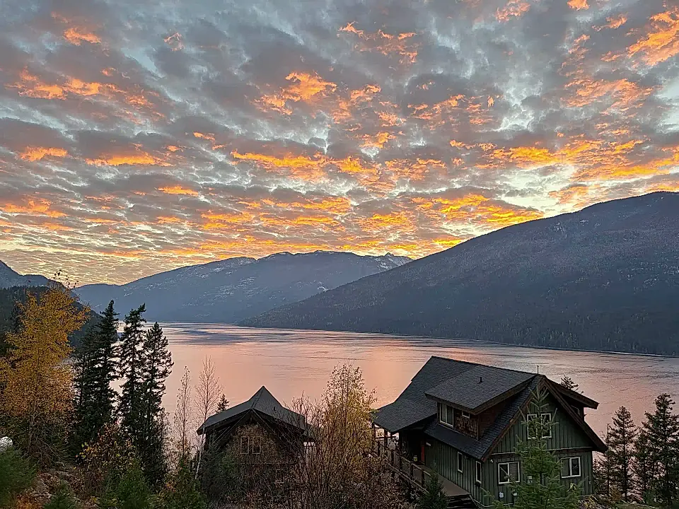 Cabin/Cottage for Sale in Central Kootenay, British Columbia, Canada