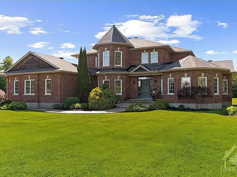 Estate House on 2.5 Acres for Rent in Ottawa, Ontario, Canada