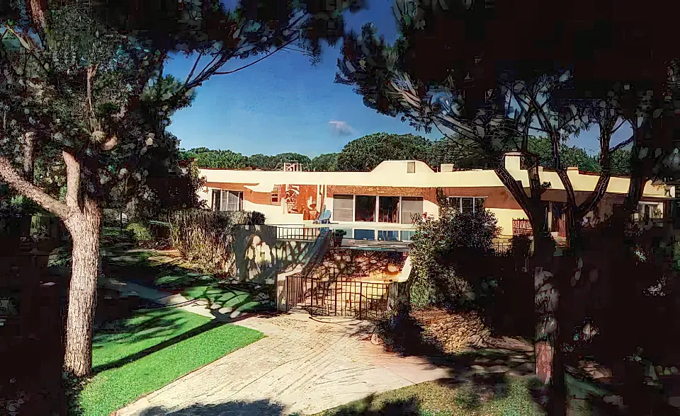 Villa for Sale in Central Algarve, Portugal